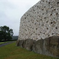 Newgrange_obrubnik