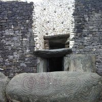 newgrange_vchod
